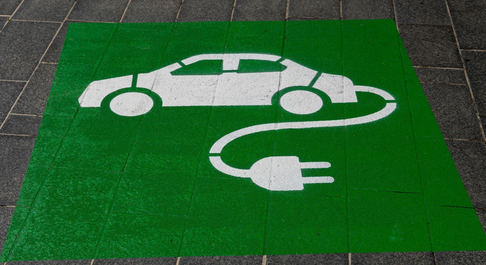 Rouler en électrique à Granby : bornes de recharges électriques et parking